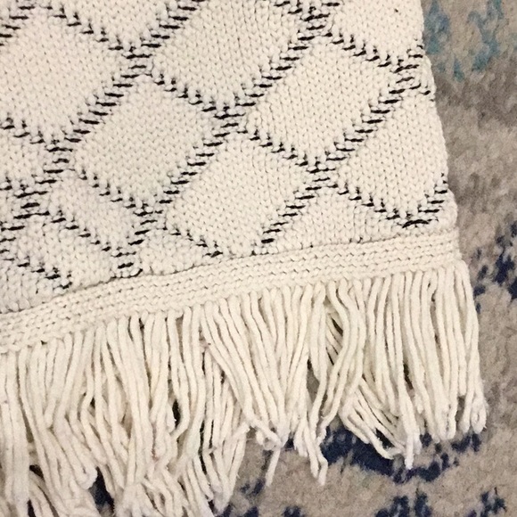 Ivanka Trump Sweater - Picture 3 of 3